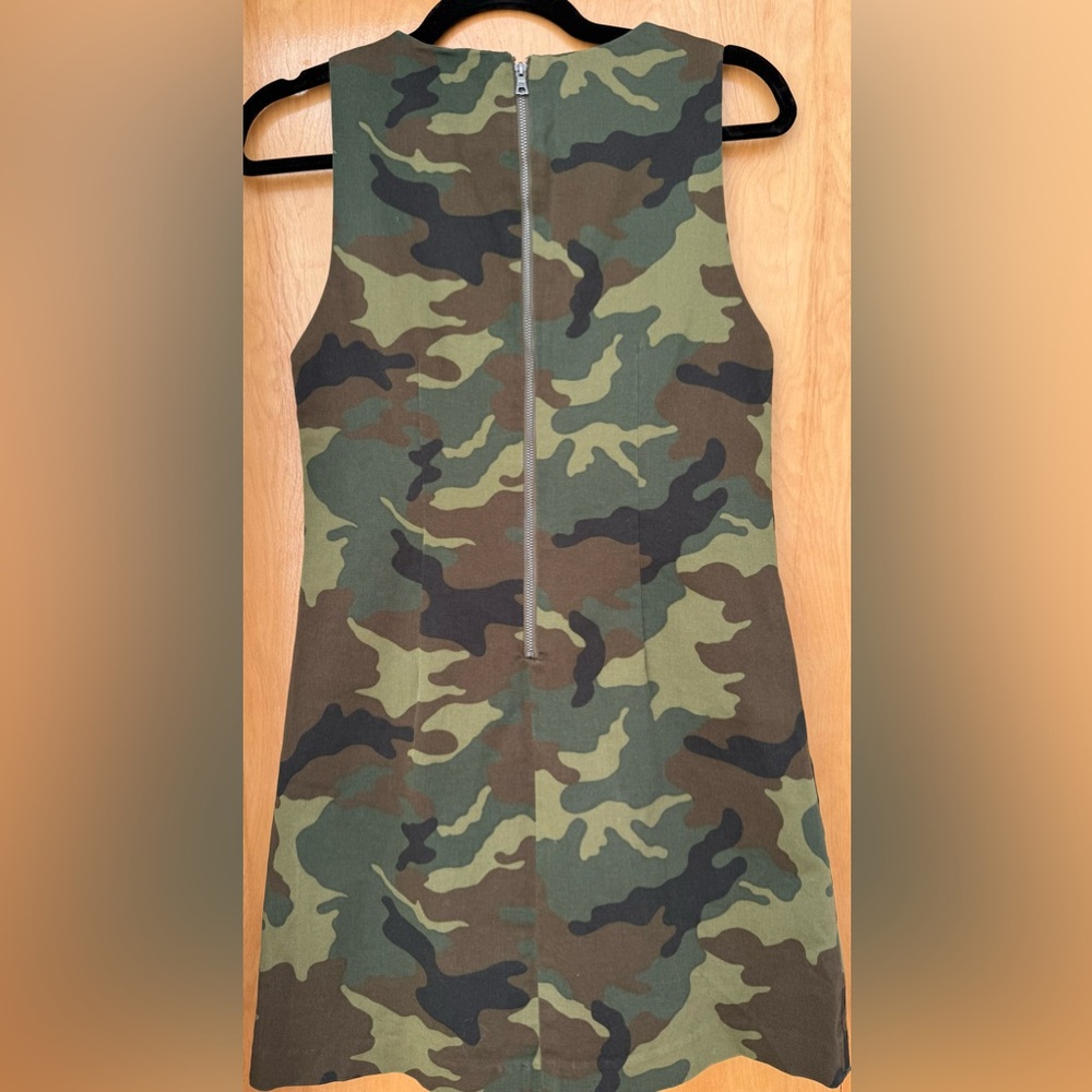 Alice + Olivia Camo Sleeveless Mini Shift Dress | Size 2, Army Green - Picture 5 of 8